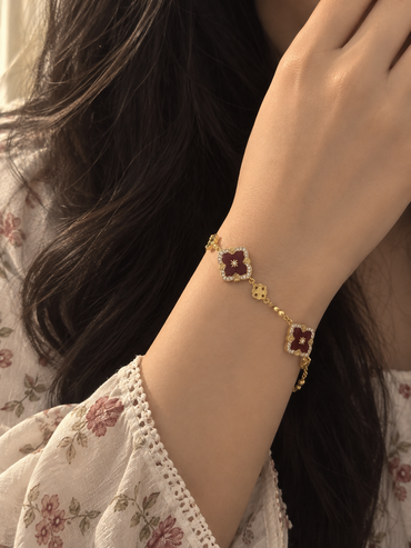 Elegant Clover Charm Bracelet