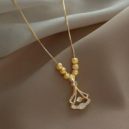 Elegant Fan-Shaped Crystal Pendant Necklace