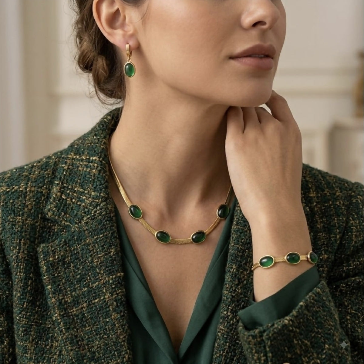 Green Crystal Jewellery Set with Pendant, Earrings & Bracelet