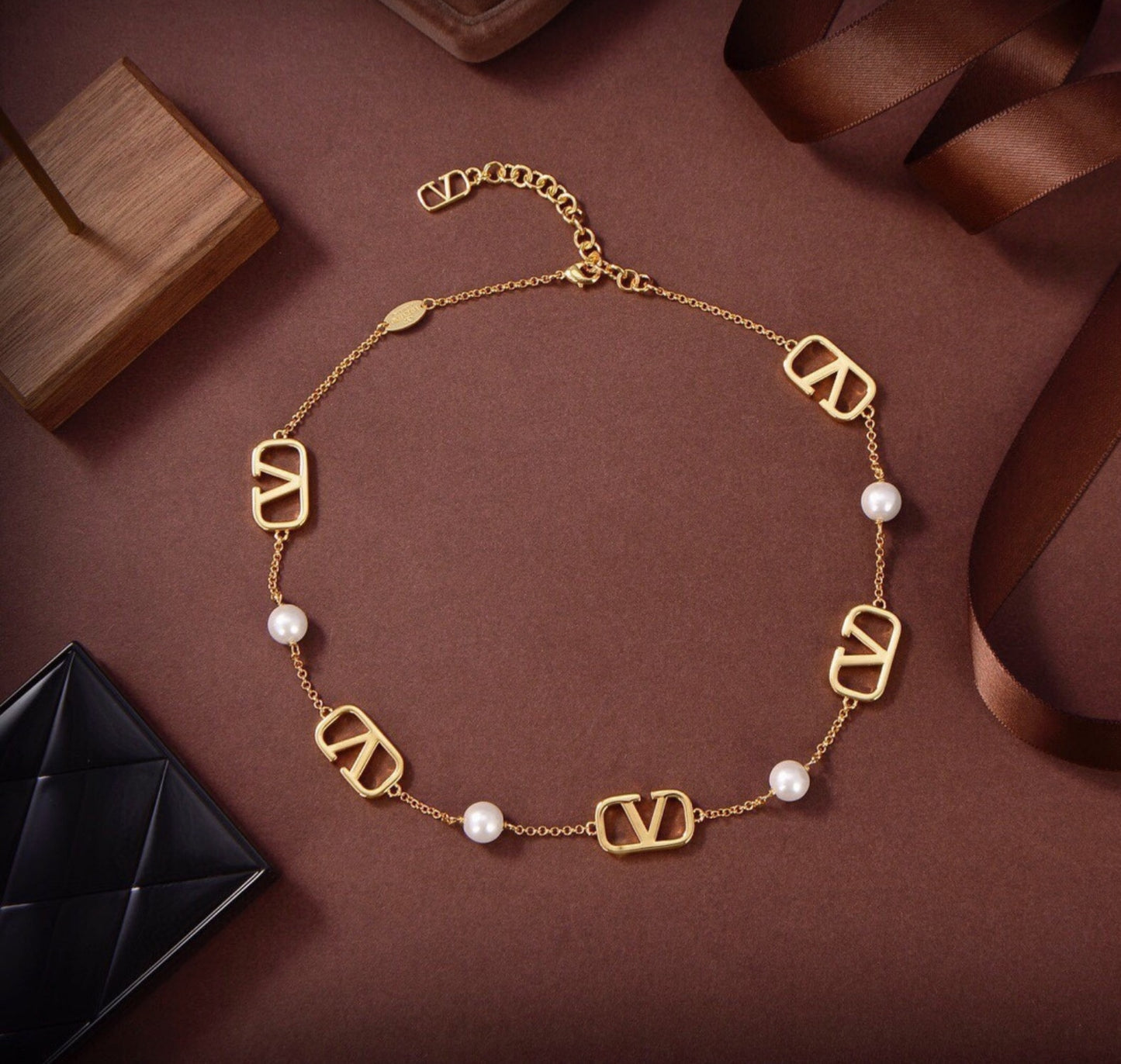 Garavani Signature Pearl Necklace