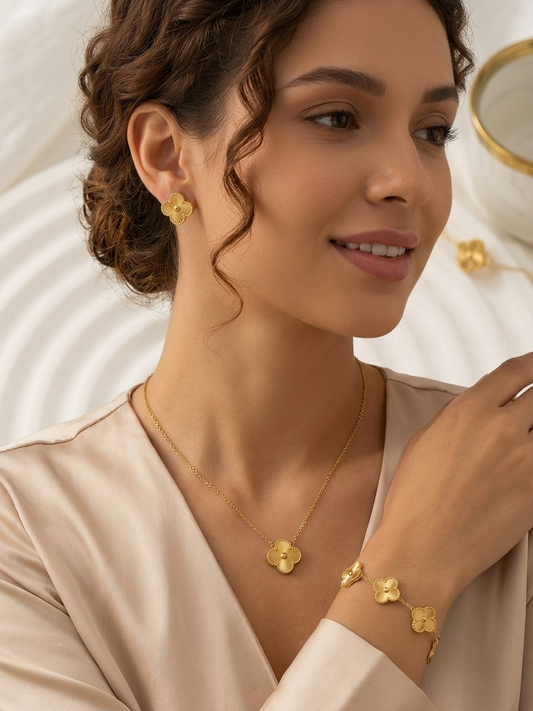 Golden Clover Flower Anti Tarnish Necklace Set X4960012